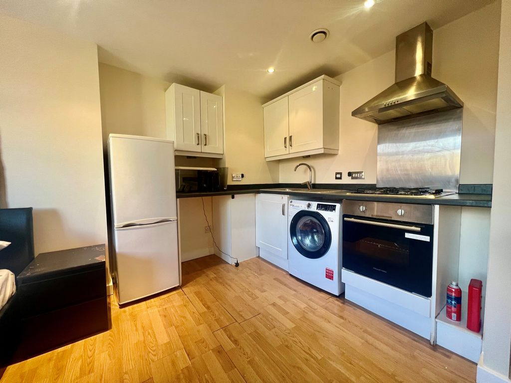 Property photo 3 of 8 Kitchen