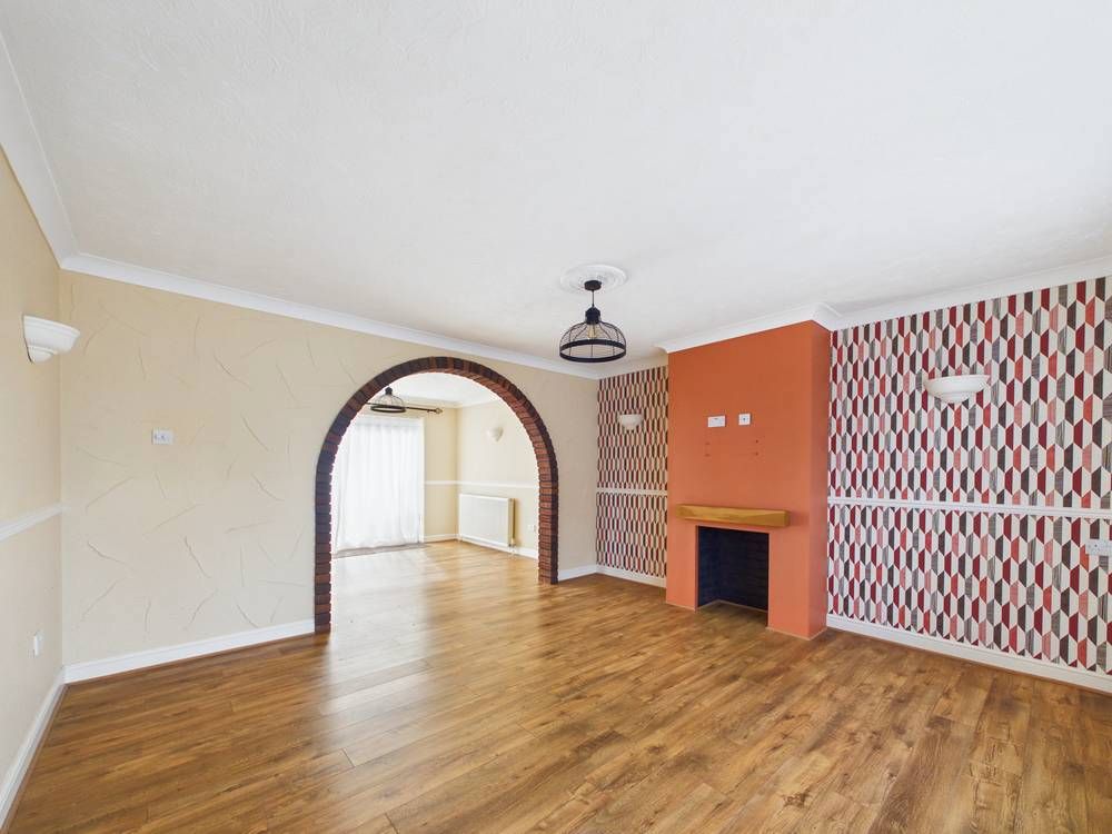 Property photo 3 of 16 Giraffe360-Still002