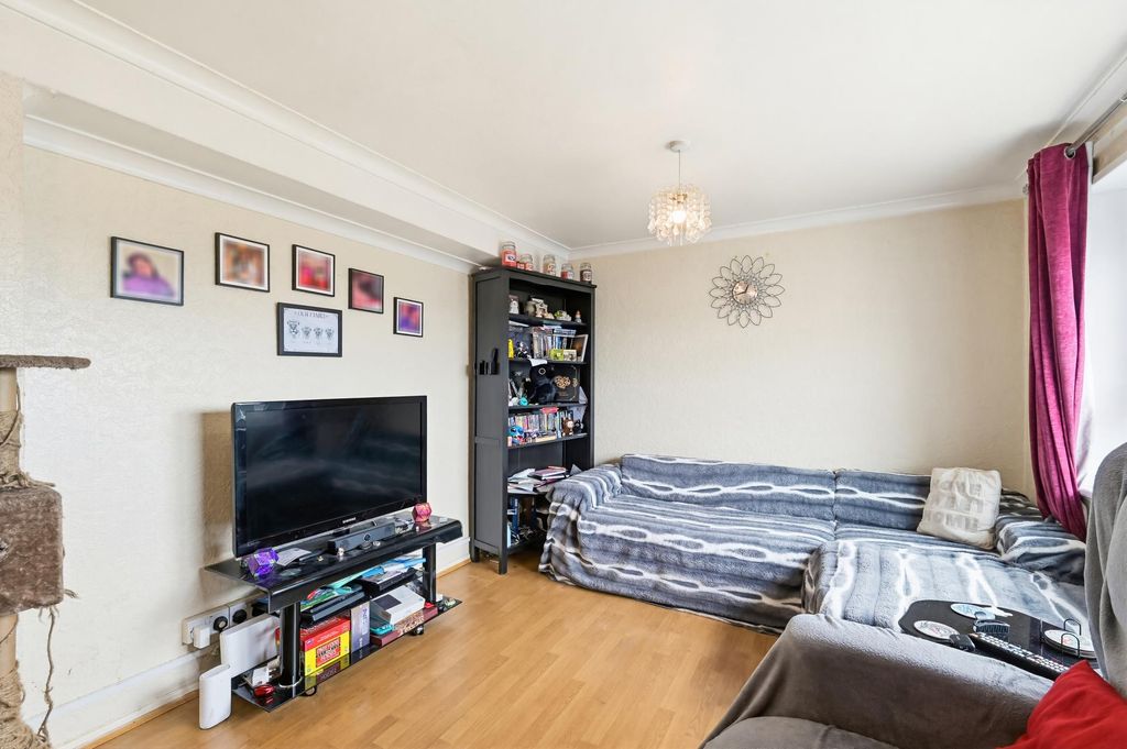 Property photo 3 of 9