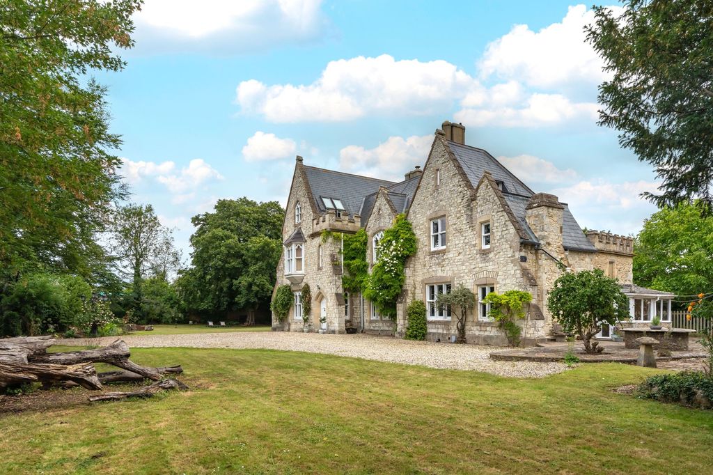 Property photo 1 of 33