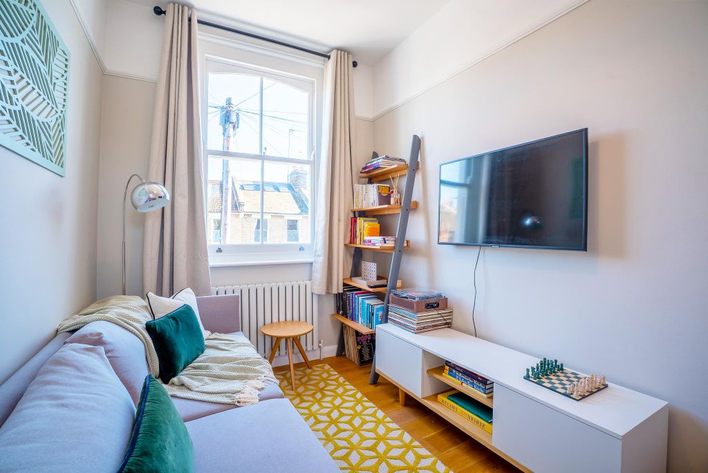 Property photo 1 of 8 Cover