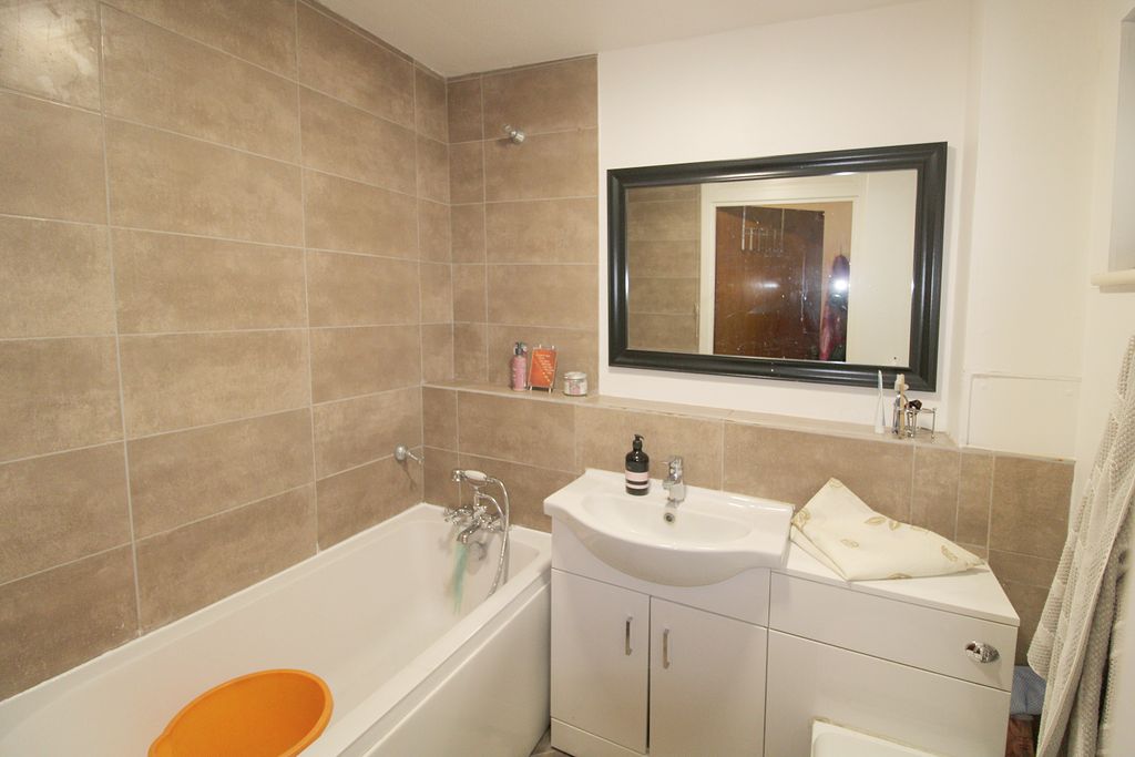 Property photo 3 of 4