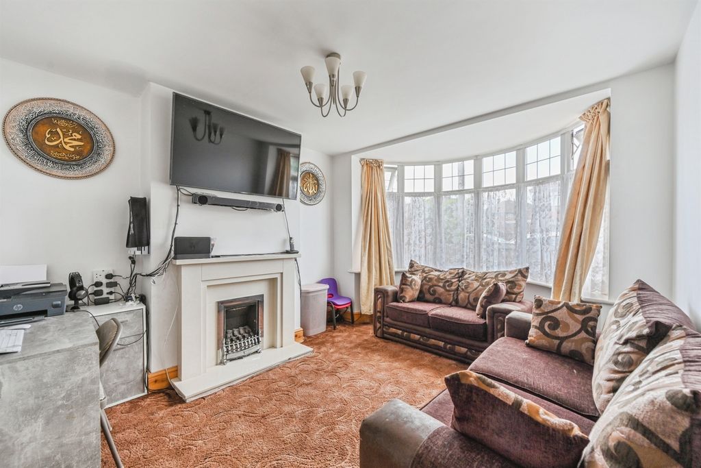 Property photo 2 of 17
