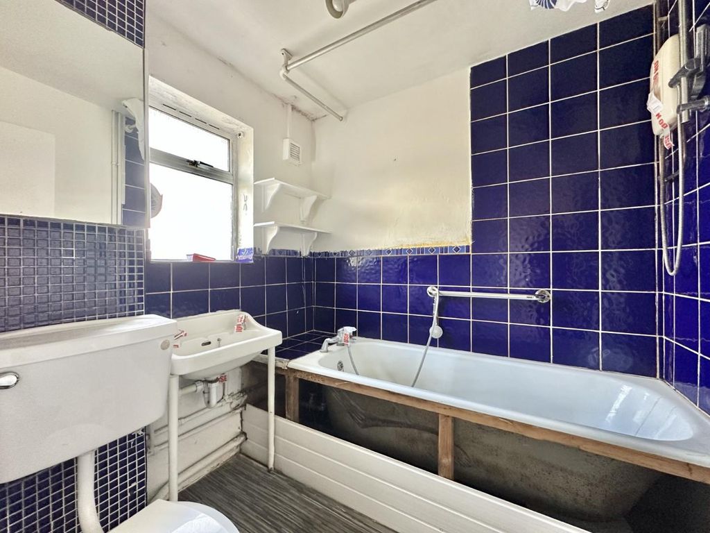 Property photo 3 of 10 Thumbnail_Img_1415.Jpg