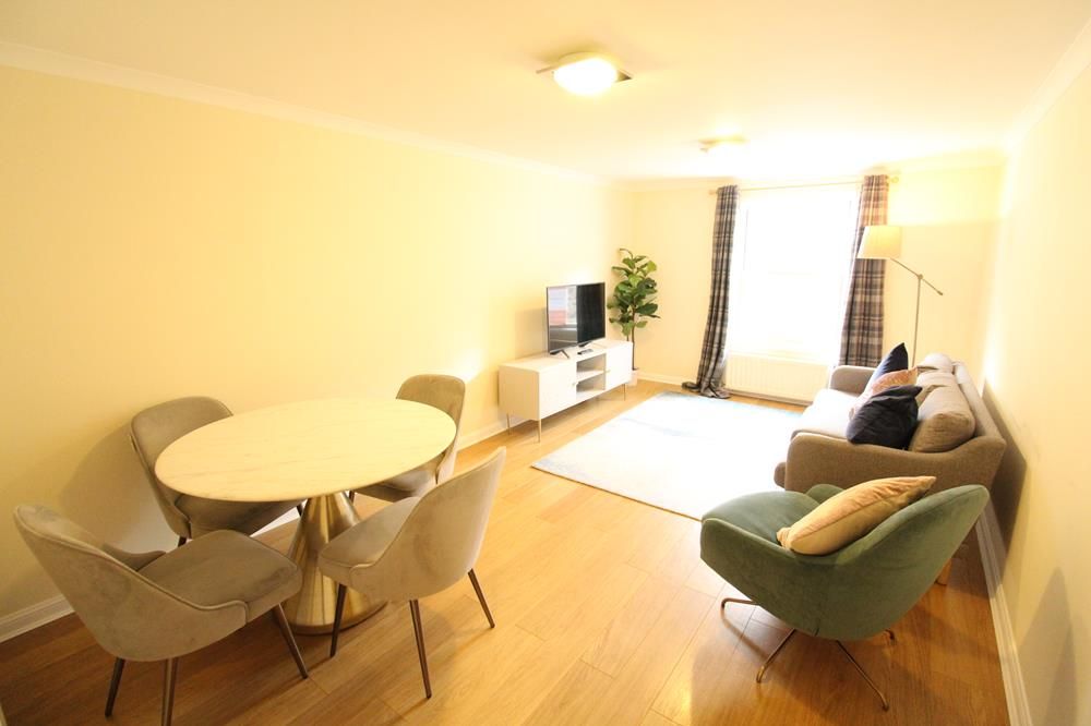 Property photo 3 of 11 Lounge