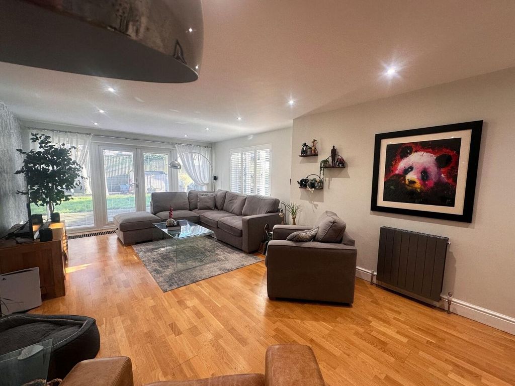 Property photo 2 of 38 Living Room