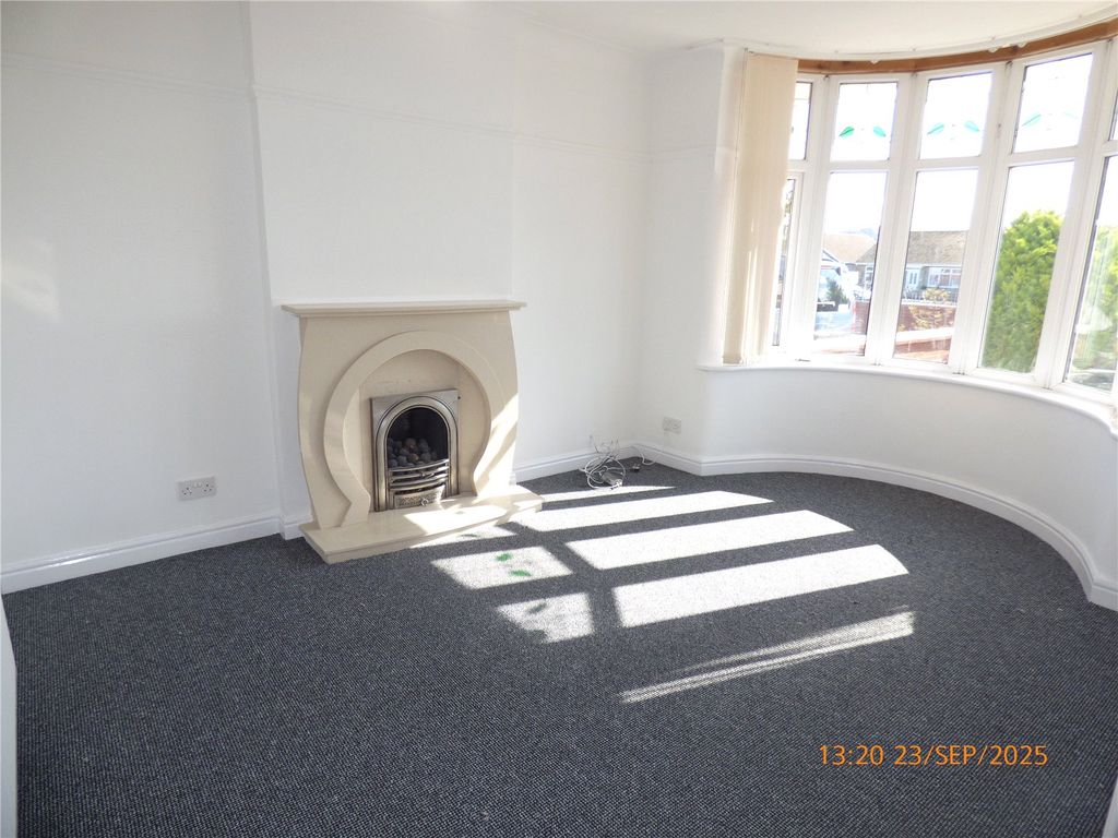 Property photo 2 of 16 Lounge