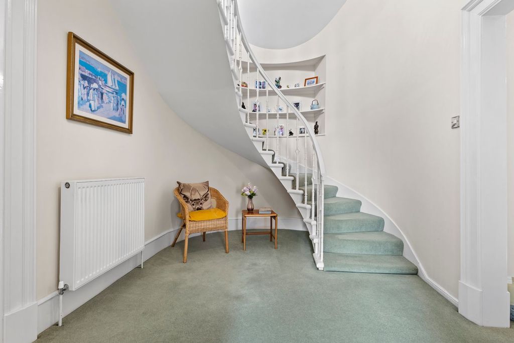 Property photo 2 of 26