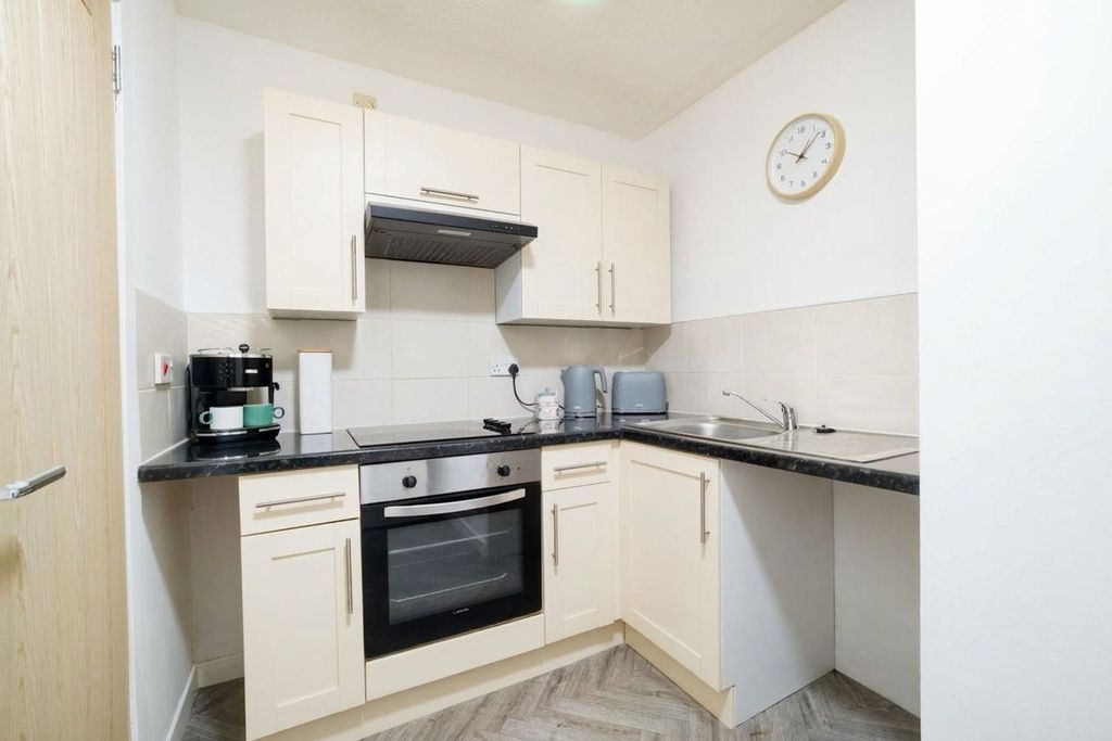 Property photo 3 of 21 Kitchen