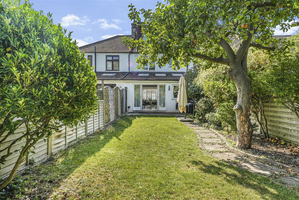 Property photo 2 of 14 Garden