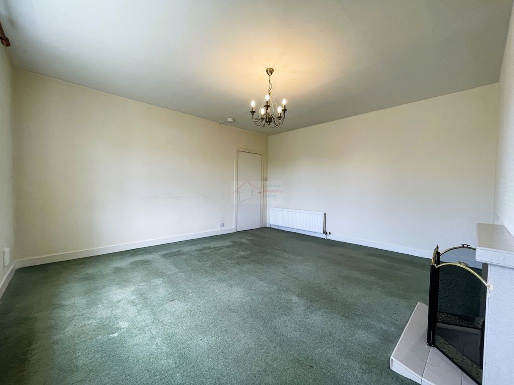 Property photo 3 of 12 Lounge .Jpg