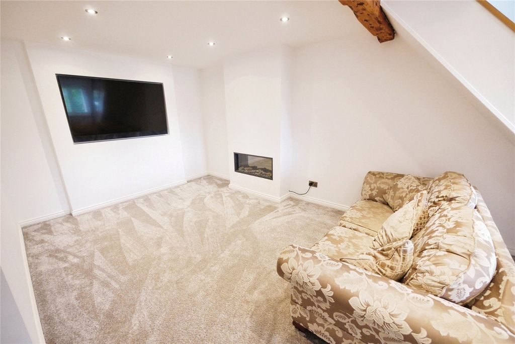 Property photo 3 of 17 Living Room