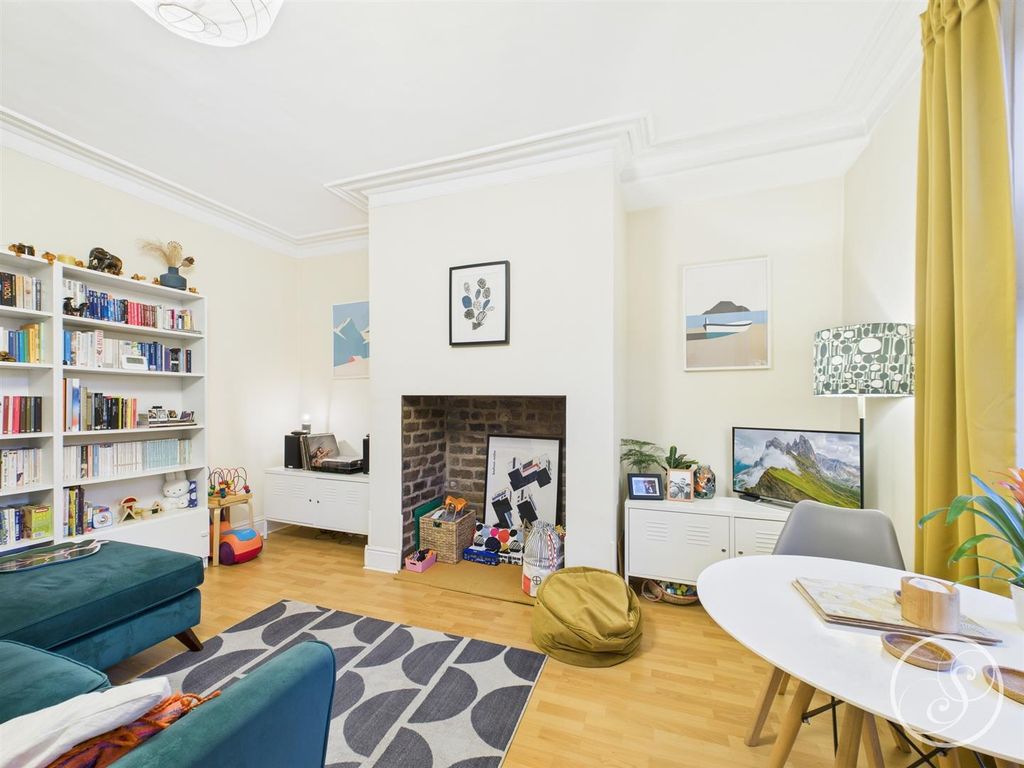 Property photo 3 of 12 Cam02071G0-Pr0788-Still006.Jpg