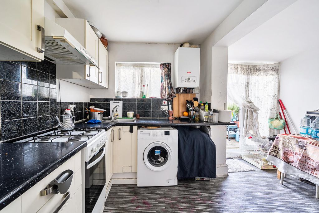 Property photo 2 of 10 Kitchen