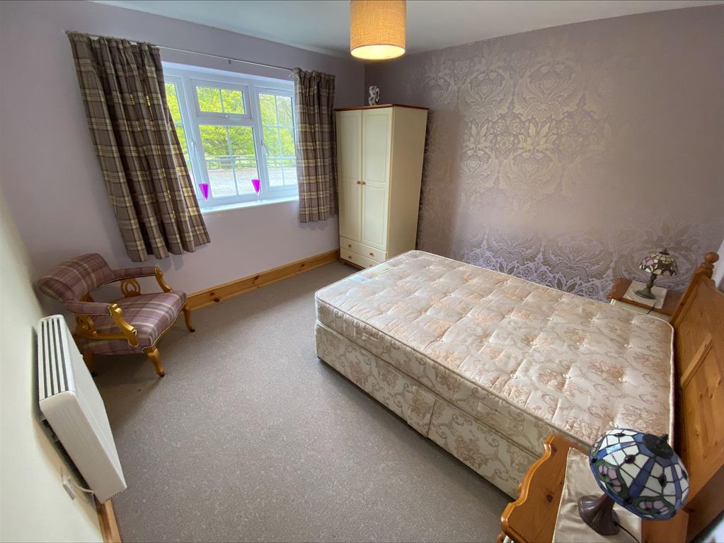 Property photo 3 of 15 Bedroom (Largest) 1