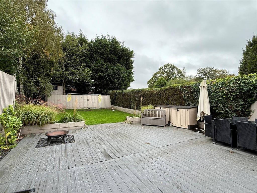 Property photo 3 of 8 72 Elloughton Rear Gdn.Jpg