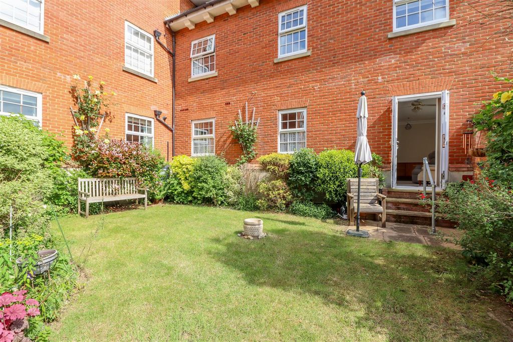 Additional image 17 of 2 bed flat for salePotters Place, Horsham RH12