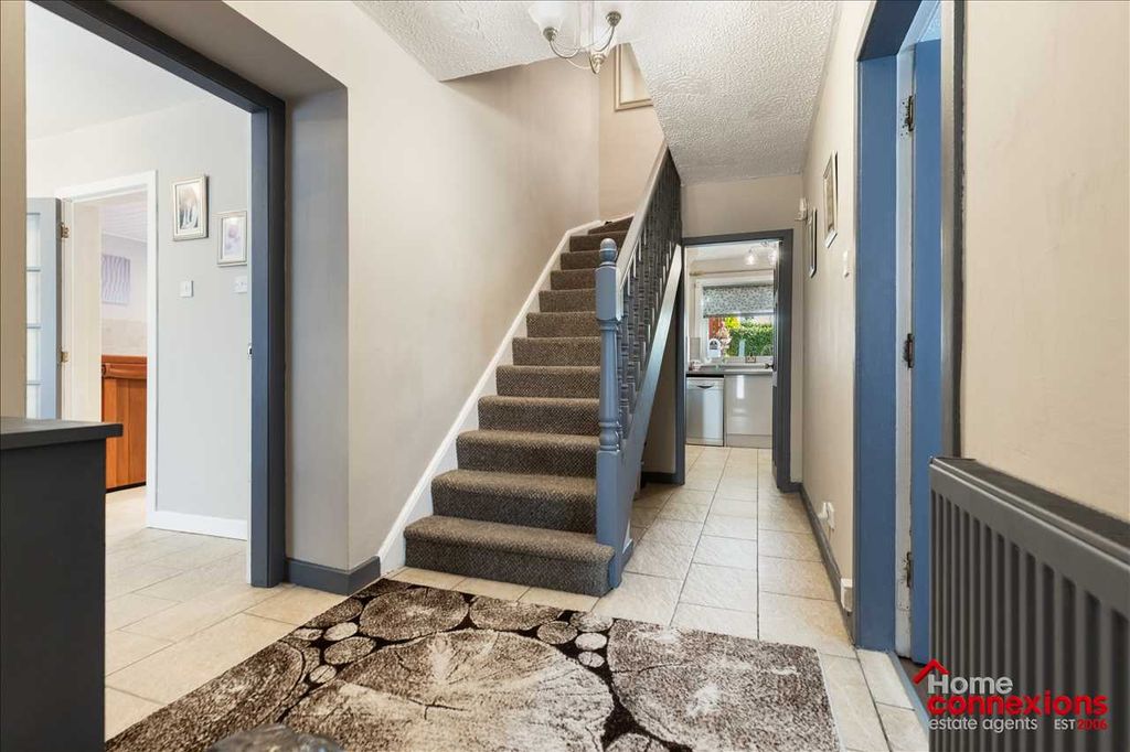 Property photo 3 of 30 Entrance Hallway