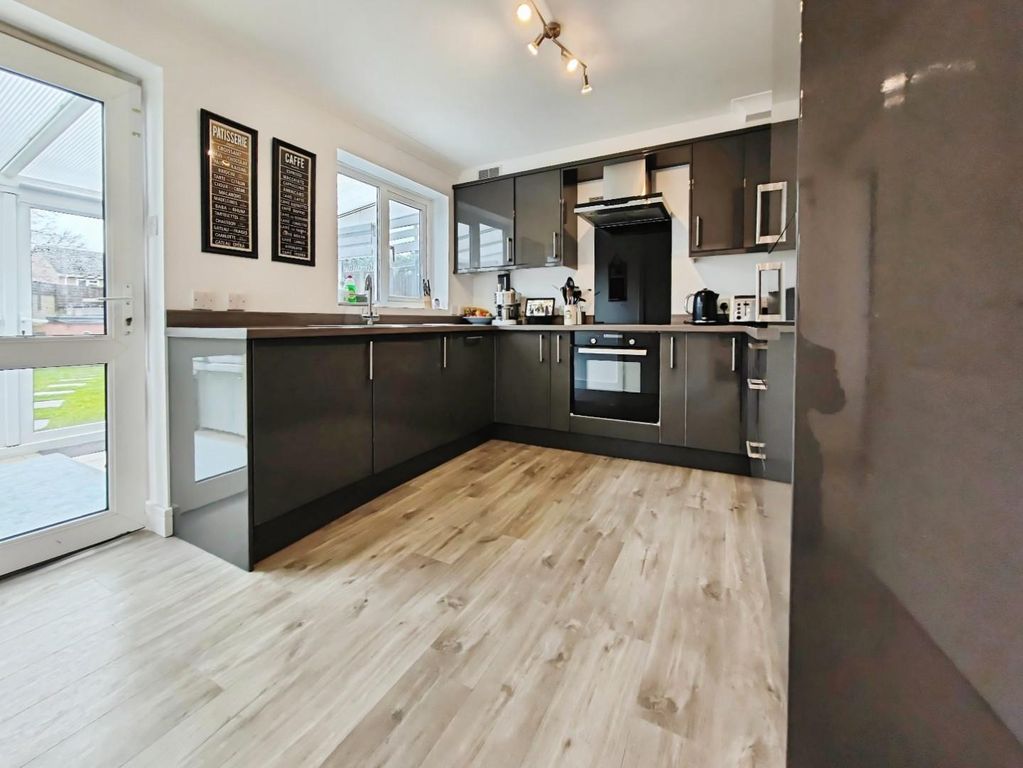 Property photo 3 of 19 A22940De-1000003808.Jpg