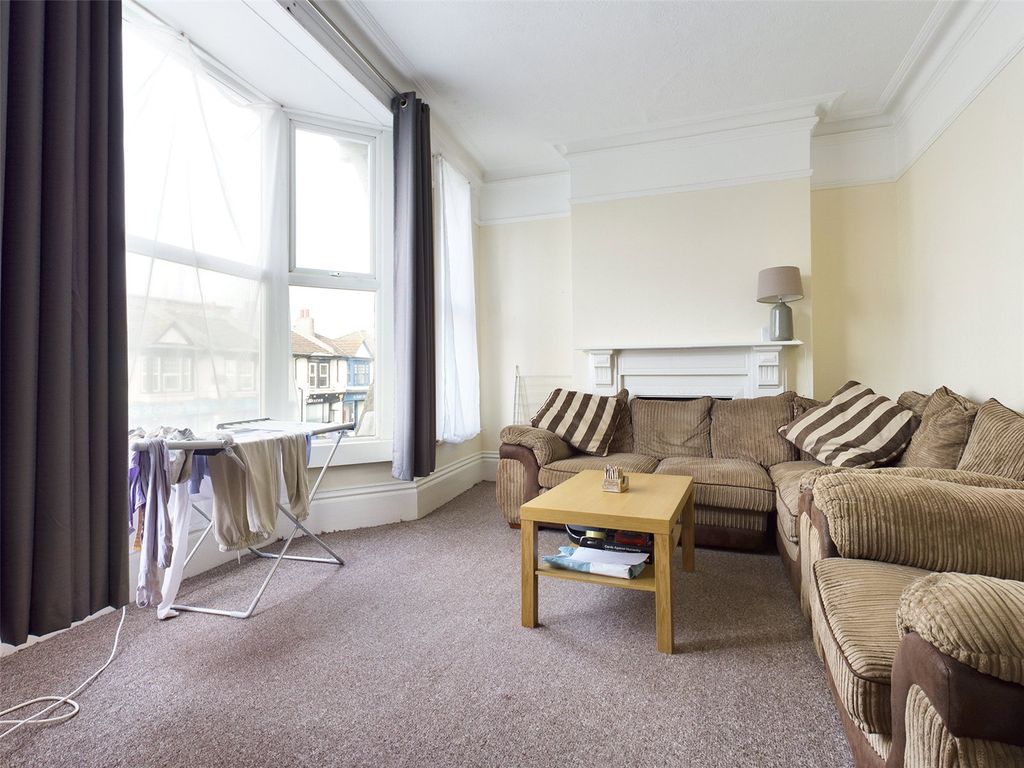 Property photo 2 of 11 Lounge