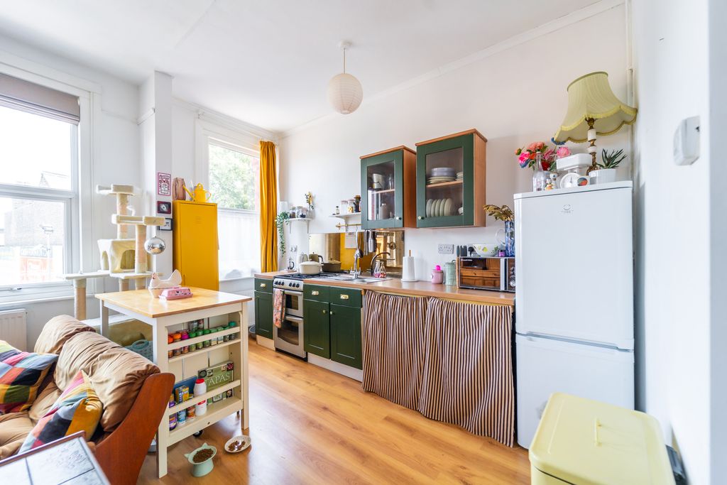 Property photo 2 of 9 Mba03803