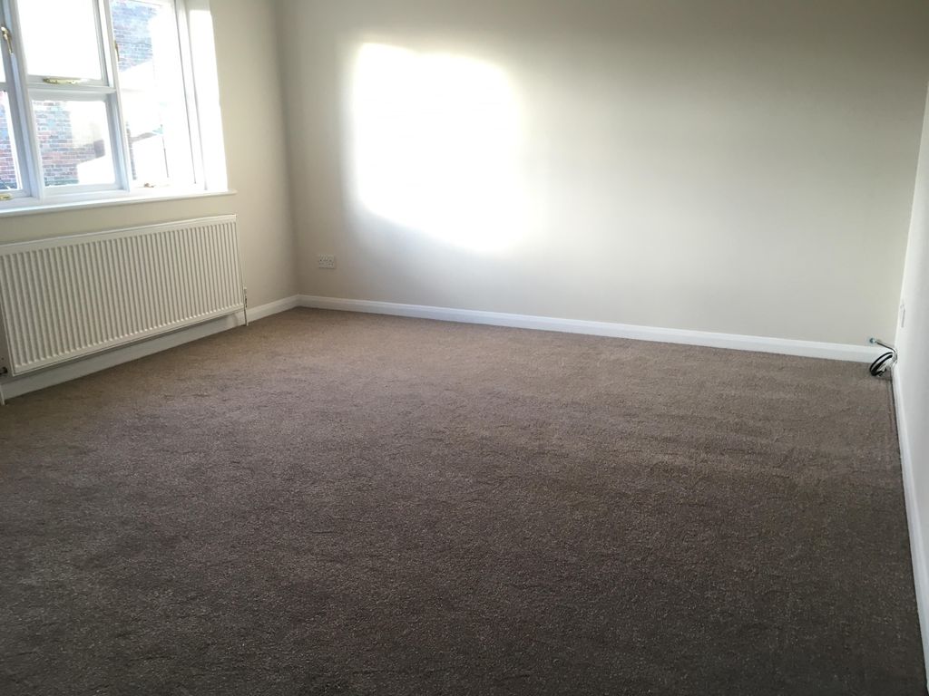 Property photo 3 of 9 Living Room