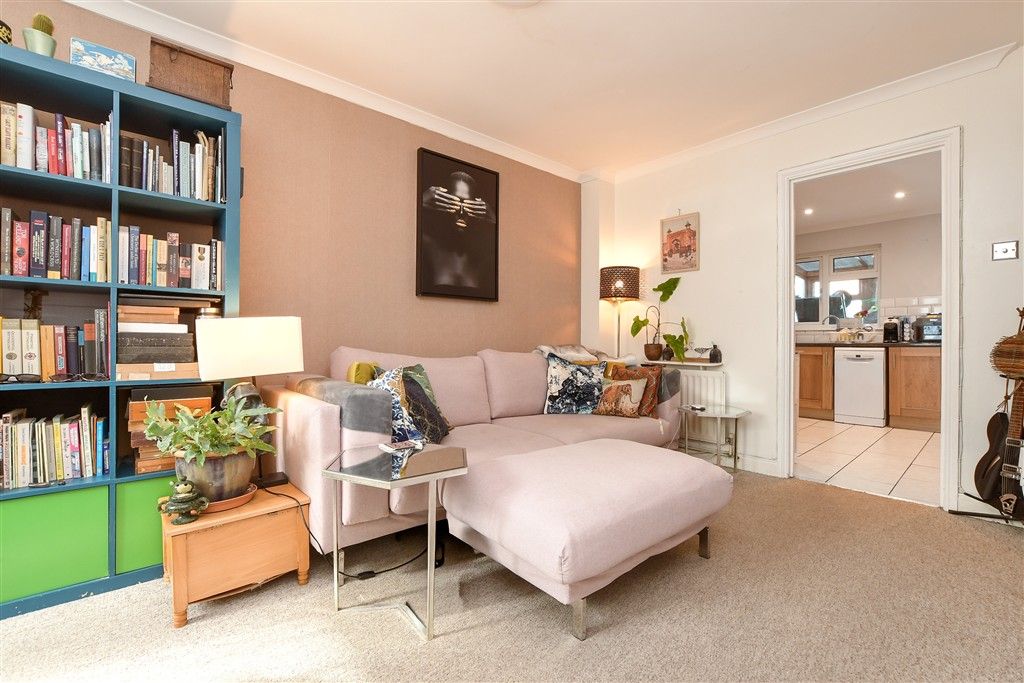 Property photo 2 of 11 Lounge