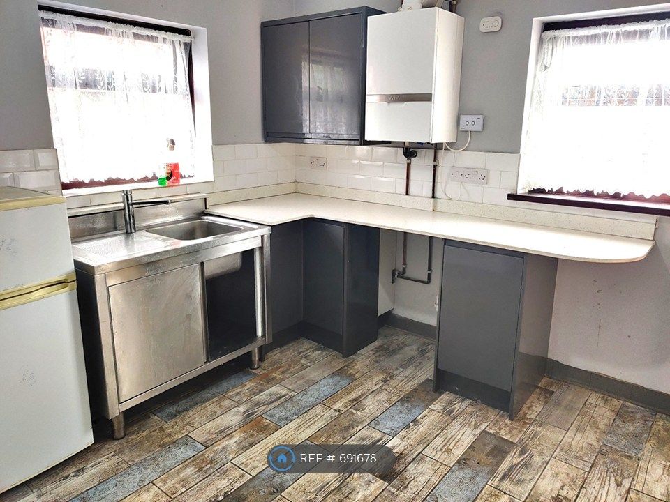Property photo 2 of 21 Kitchen