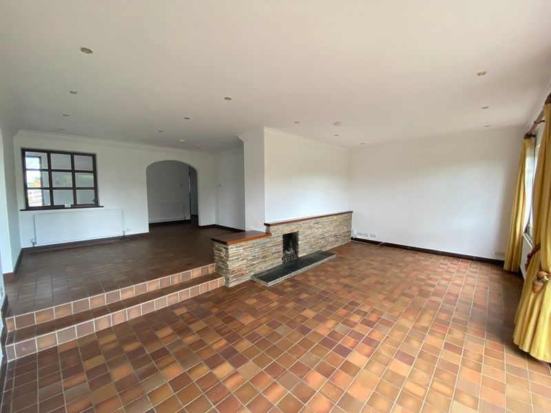 Property photo 3 of 15 Lounge