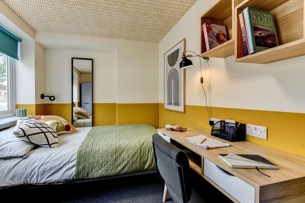 Property photo 2 of 6 Stylishly Designed Double Bedroom Featuring A Comf...