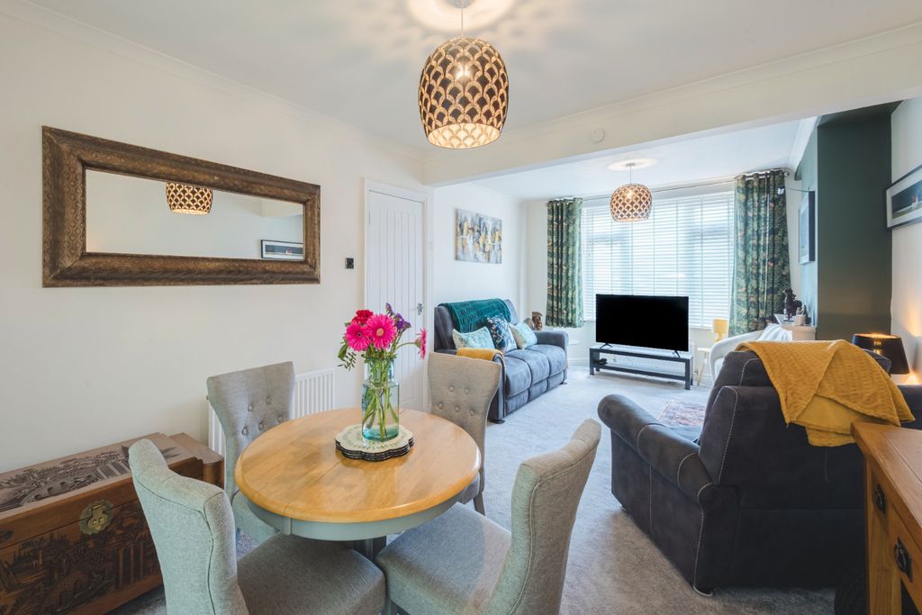 Property photo 2 of 19 5145153