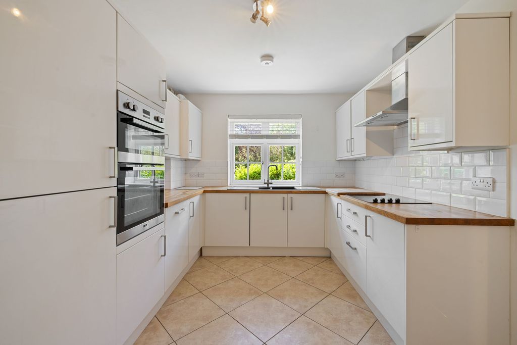 Property photo 3 of 20 Kitchen