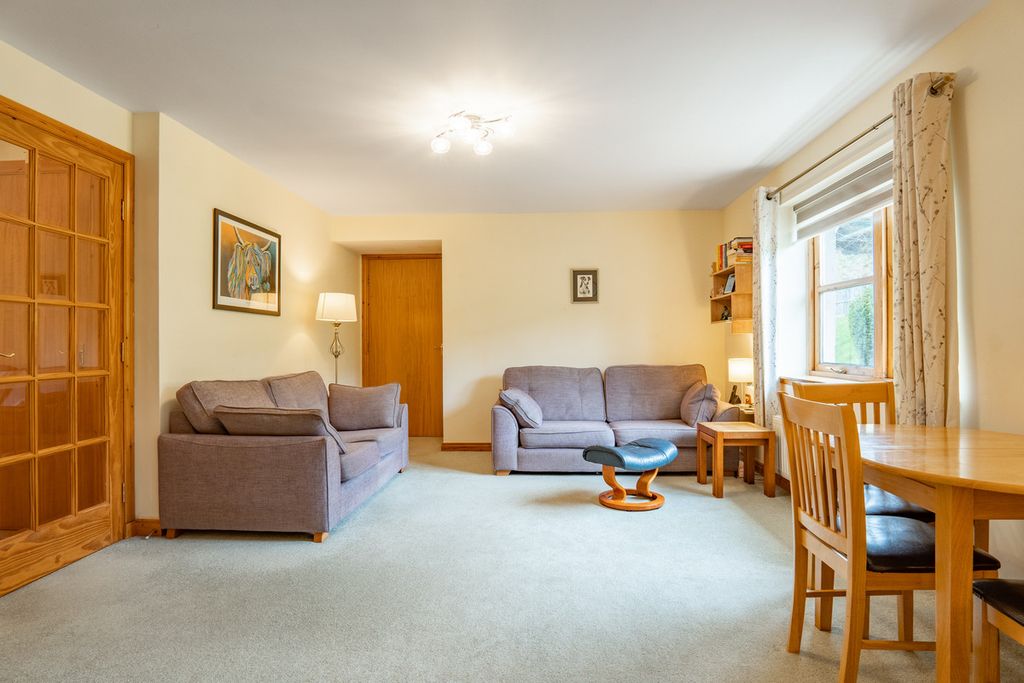 Property photo 2 of 32