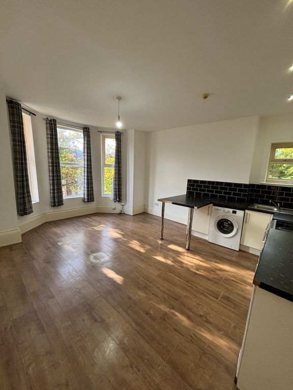 Property photo 1 of 6 1 Bed Flat To Rent Osborne Road, Manchester M19 2DT