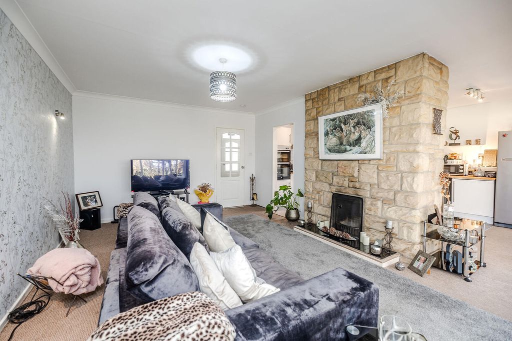 Property photo 3 of 18 Living Room