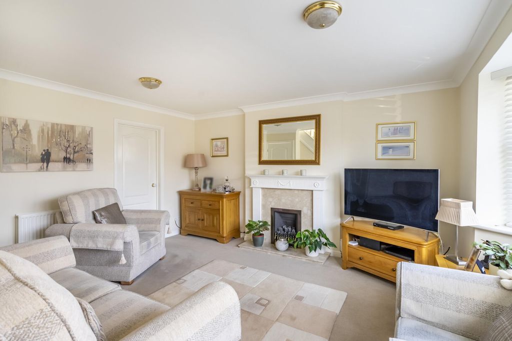 Property photo 3 of 14 Living Room