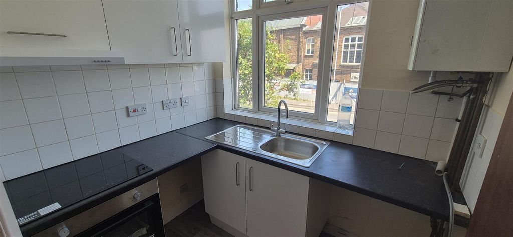 Property photo 2 of 7 Kitchen