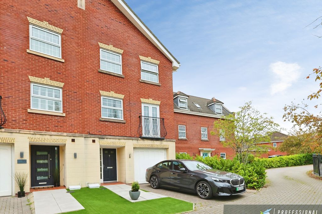 Property photo 2 of 37