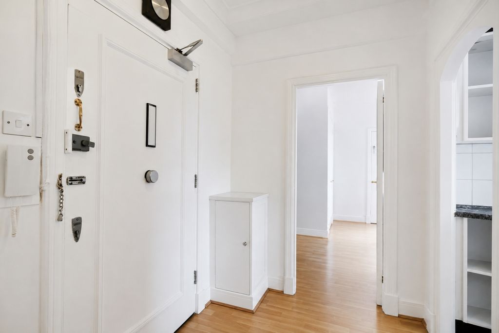 Property photo 3 of 4 Hallway