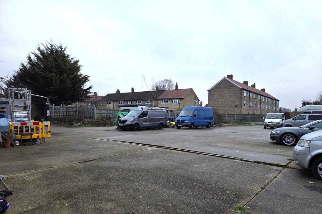 Property photo 2 of 10 Land At Southbury Avenue, Enfield, En1 1Rg