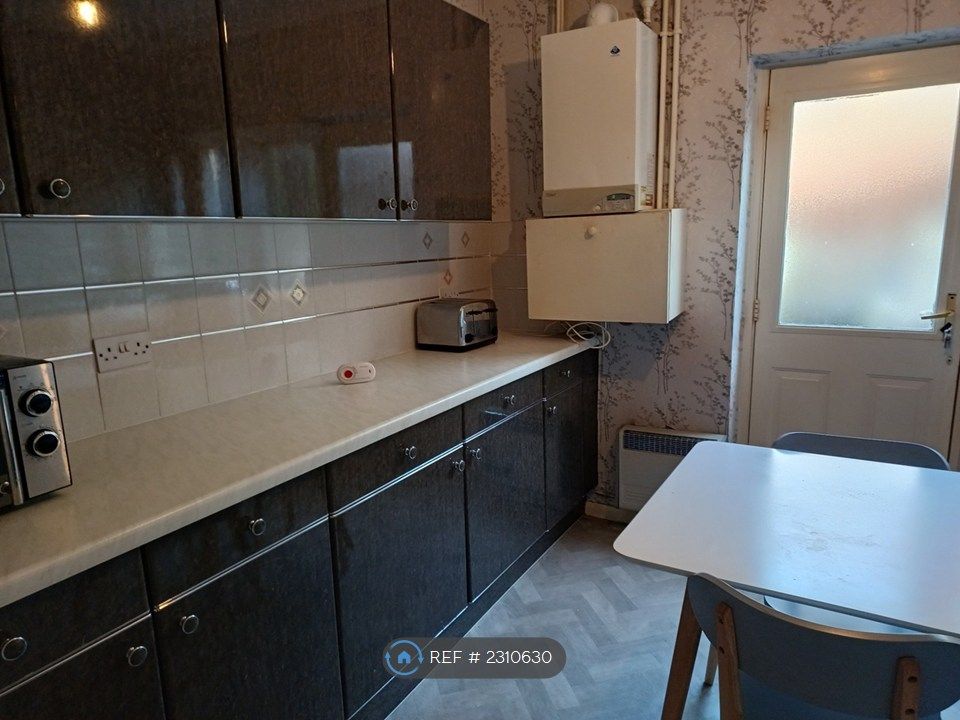 Property photo 3 of 7 Fridge Freezer Washing Machine