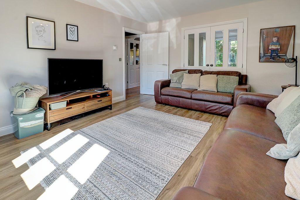 Property photo 2 of 18 Living Room