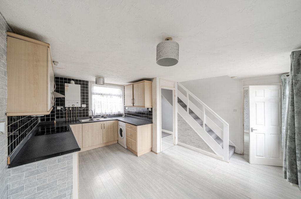Property photo 2 of 12 1330772-4-688c9Ef...