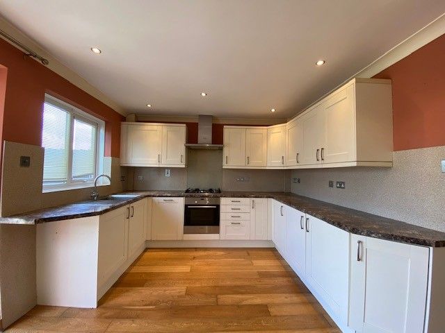 Property photo 2 of 12 Kitchen