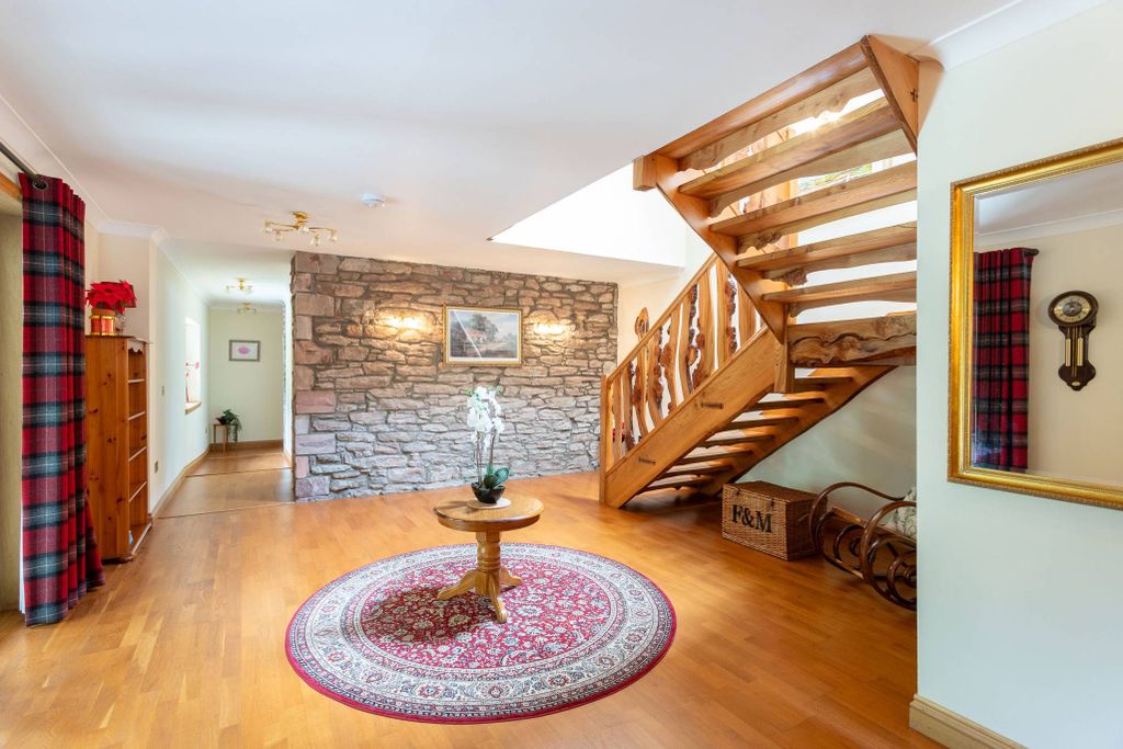 Property photo 2 of 30