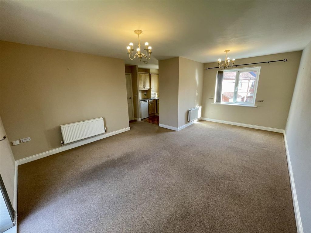 Property photo 2 of 11 Lounge/Dining Room