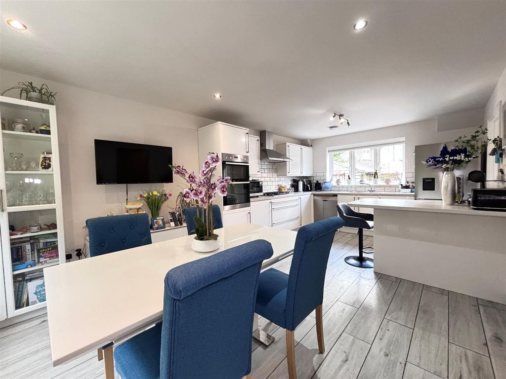 Property photo 3 of 15 Kitdin.Jpg