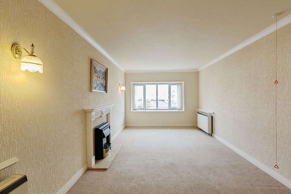 Property photo 3 of 10 Living Room