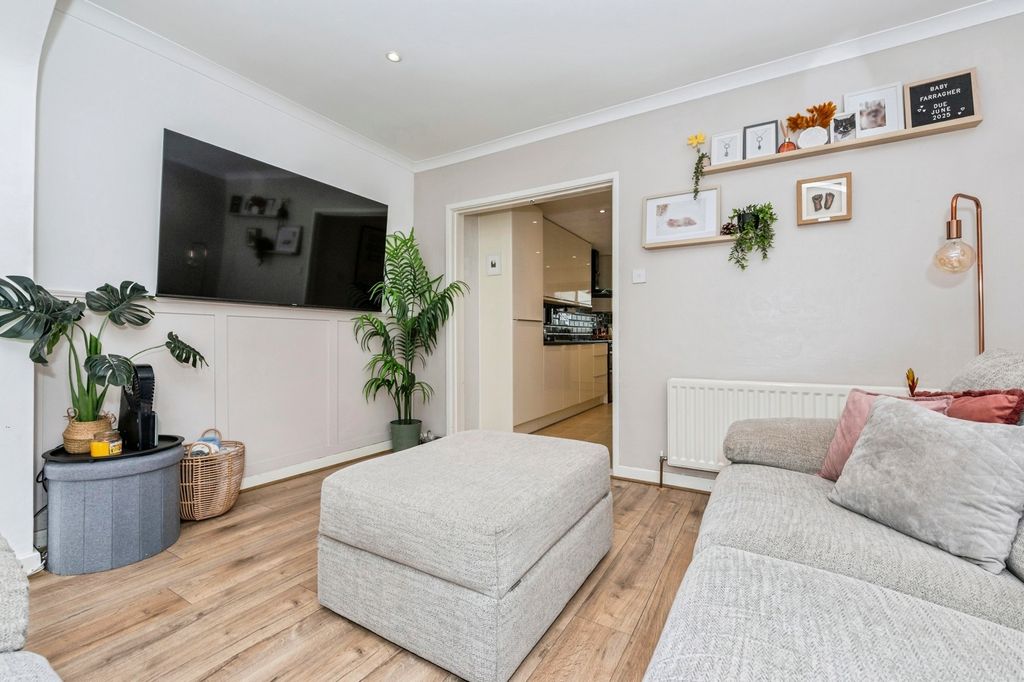 Property photo 3 of 17 Pbox-Img.Jpg