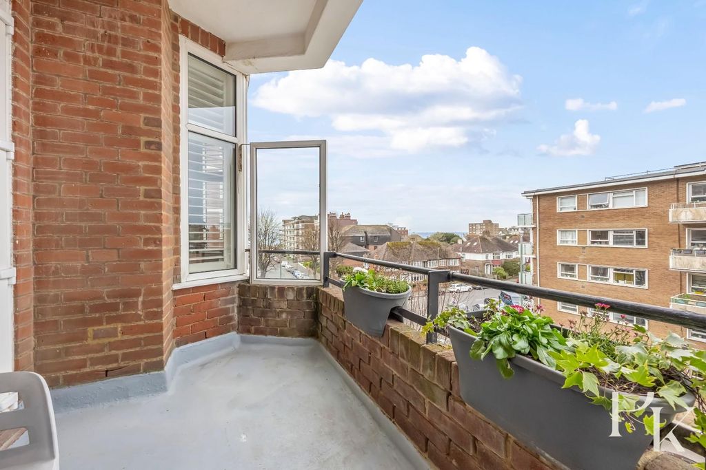 Property photo 3 of 22 Hove Street_Hove Manor_34-010.Jpg